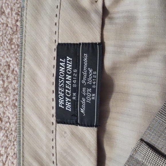 Bill Blass Menswear Tan Suit Jacket And Pants - Picture 9 of 9